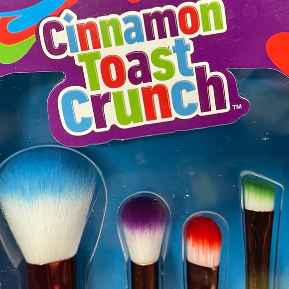Cinnamon Toast Crunch Makeup Set - Picture 3 of 8